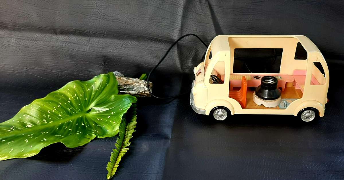 VINTAGE ICE CREAM VAN LAMP - A NOSTALGIC GLOW FROM YESTERYEAR!