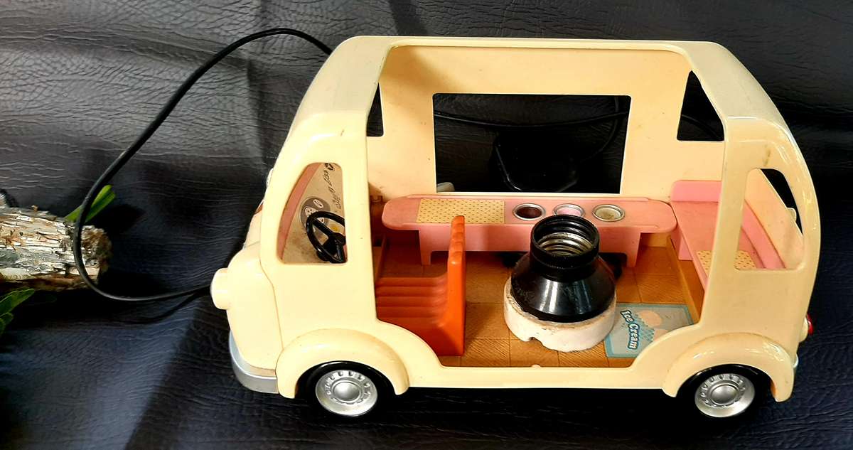 VINTAGE ICE CREAM VAN LAMP - A NOSTALGIC GLOW FROM YESTERYEAR!
