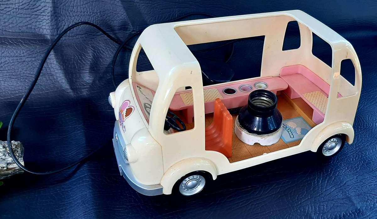 VINTAGE ICE CREAM VAN LAMP - A NOSTALGIC GLOW FROM YESTERYEAR!