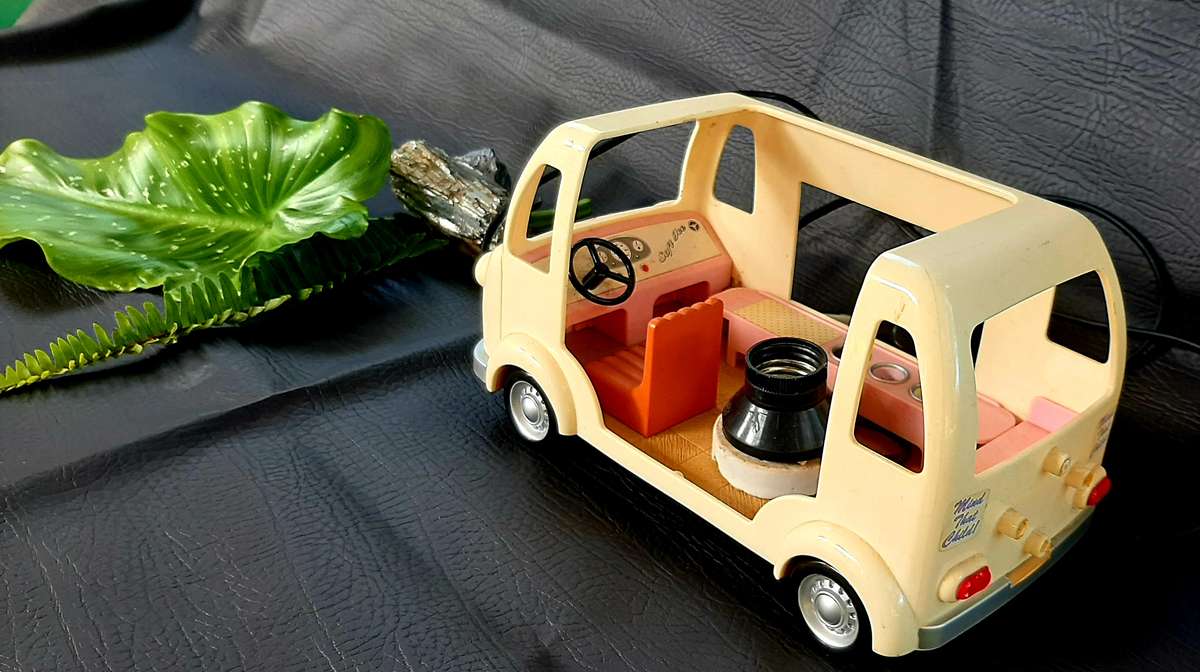 VINTAGE ICE CREAM VAN LAMP - A NOSTALGIC GLOW FROM YESTERYEAR!