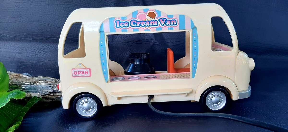 VINTAGE ICE CREAM VAN LAMP - A NOSTALGIC GLOW FROM YESTERYEAR!