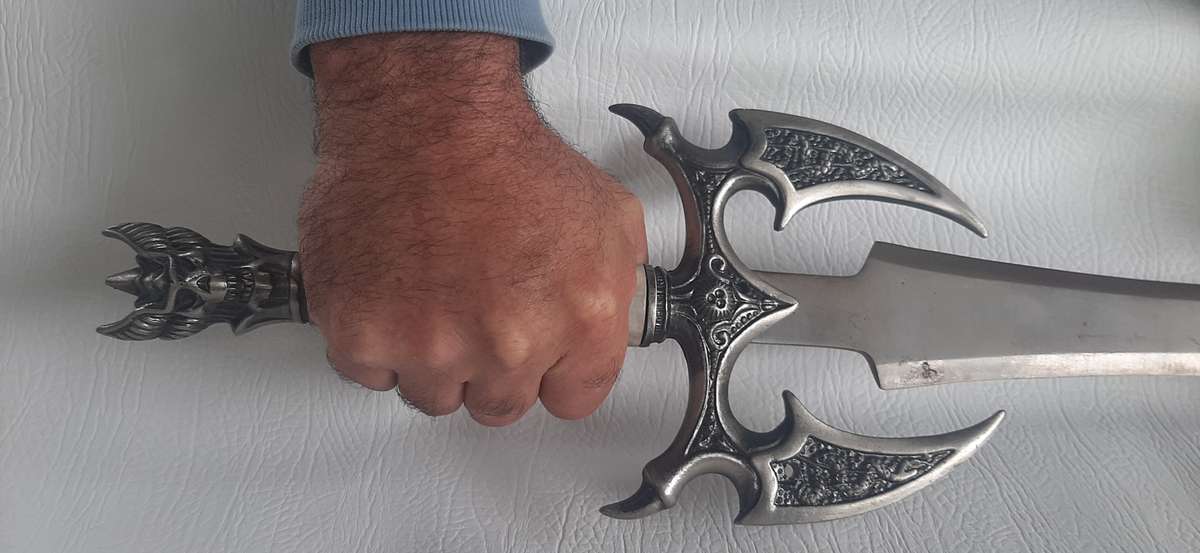 KIT RAE INSPIRED SWORD OF DARKNESS - A BLADE FORGED IN LEGEND