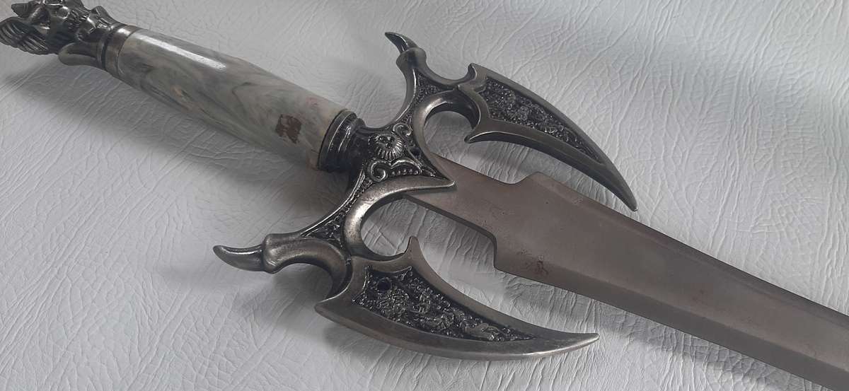 KIT RAE INSPIRED SWORD OF DARKNESS - A BLADE FORGED IN LEGEND