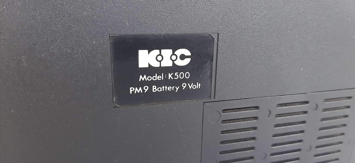 RETRO-STYLE PORTABLE RADIO