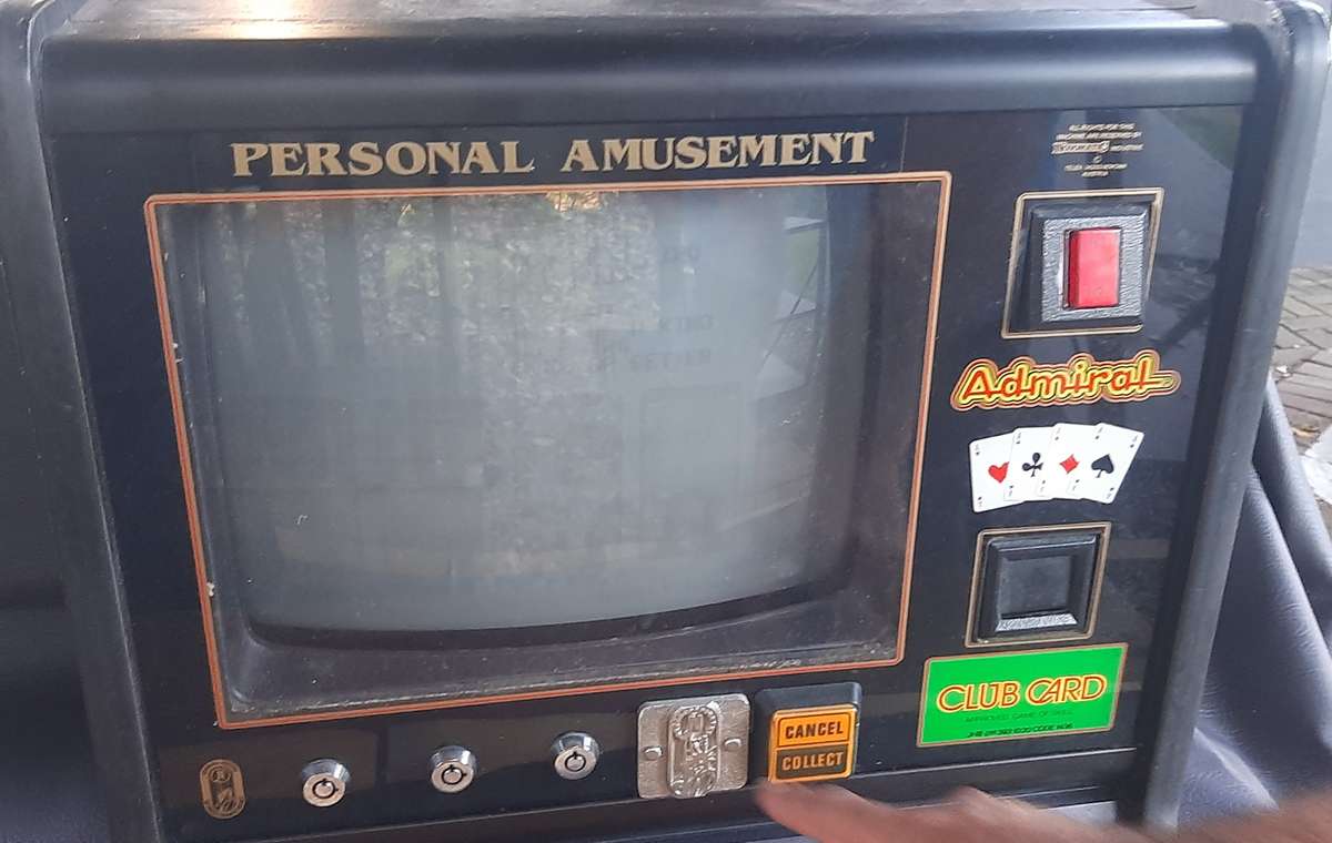 VINTAGE NOVOMATIC POKER MACHINE - A FORGOTTEN KING OF THE CARD TABLE