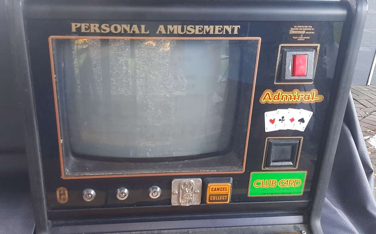 VINTAGE NOVOMATIC POKER MACHINE - A FORGOTTEN KING OF THE CARD TABLE