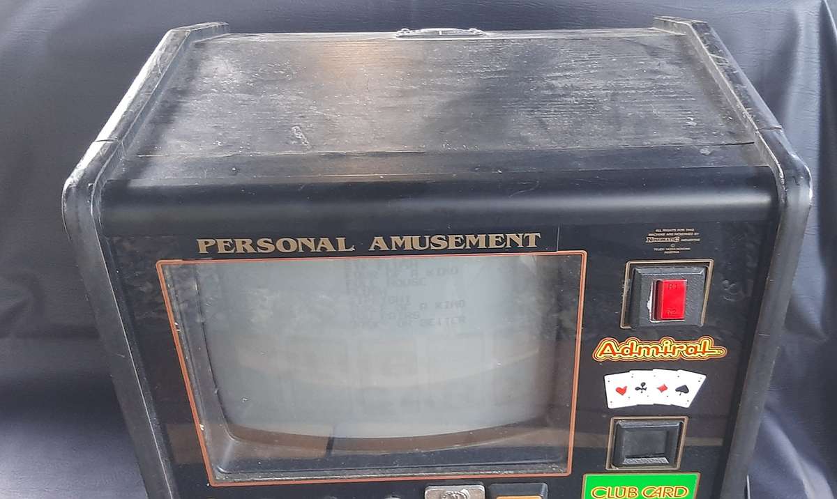 VINTAGE NOVOMATIC POKER MACHINE - A FORGOTTEN KING OF THE CARD TABLE