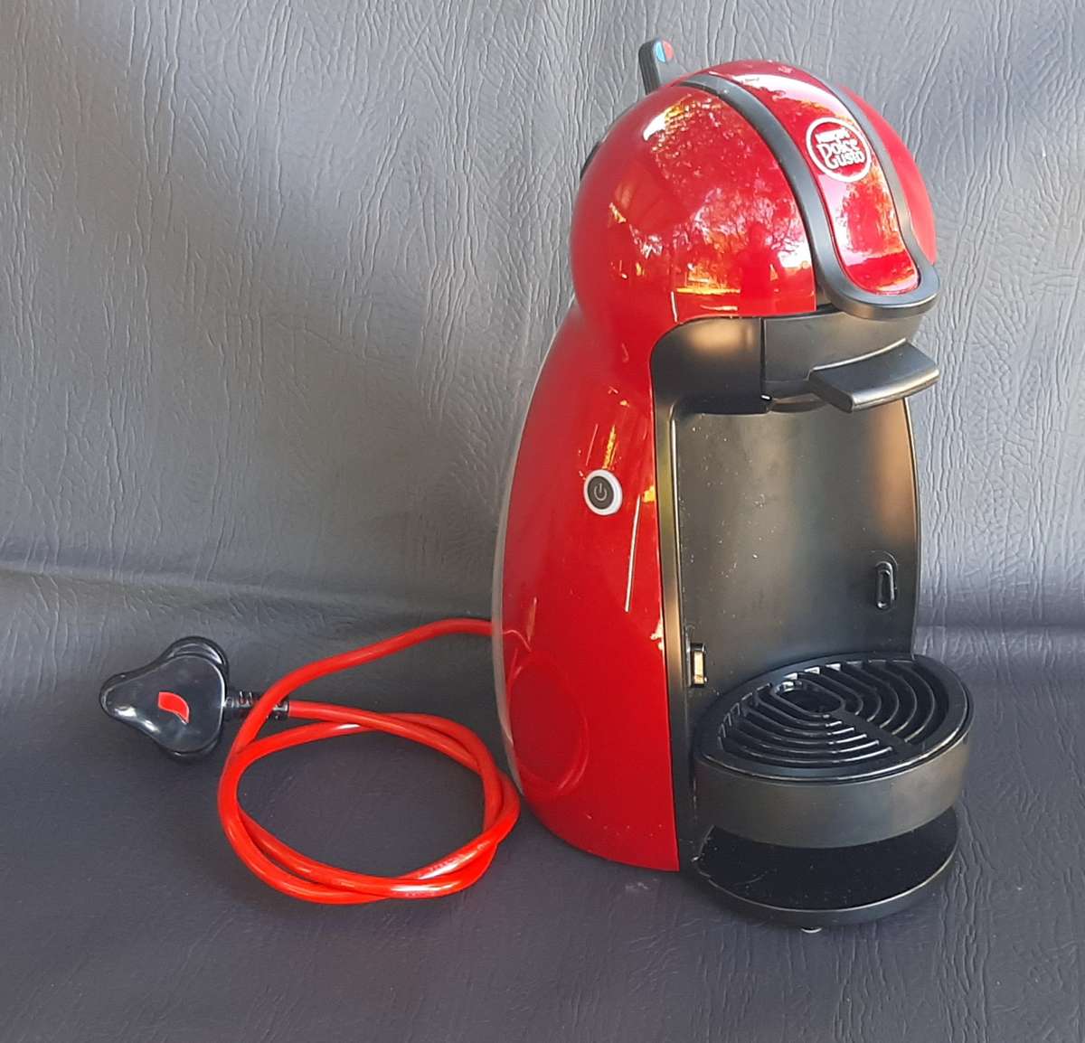 NESCAFE DOLCE GUSTO COFFEE MACHINE - EXCELLENT CONDITION!