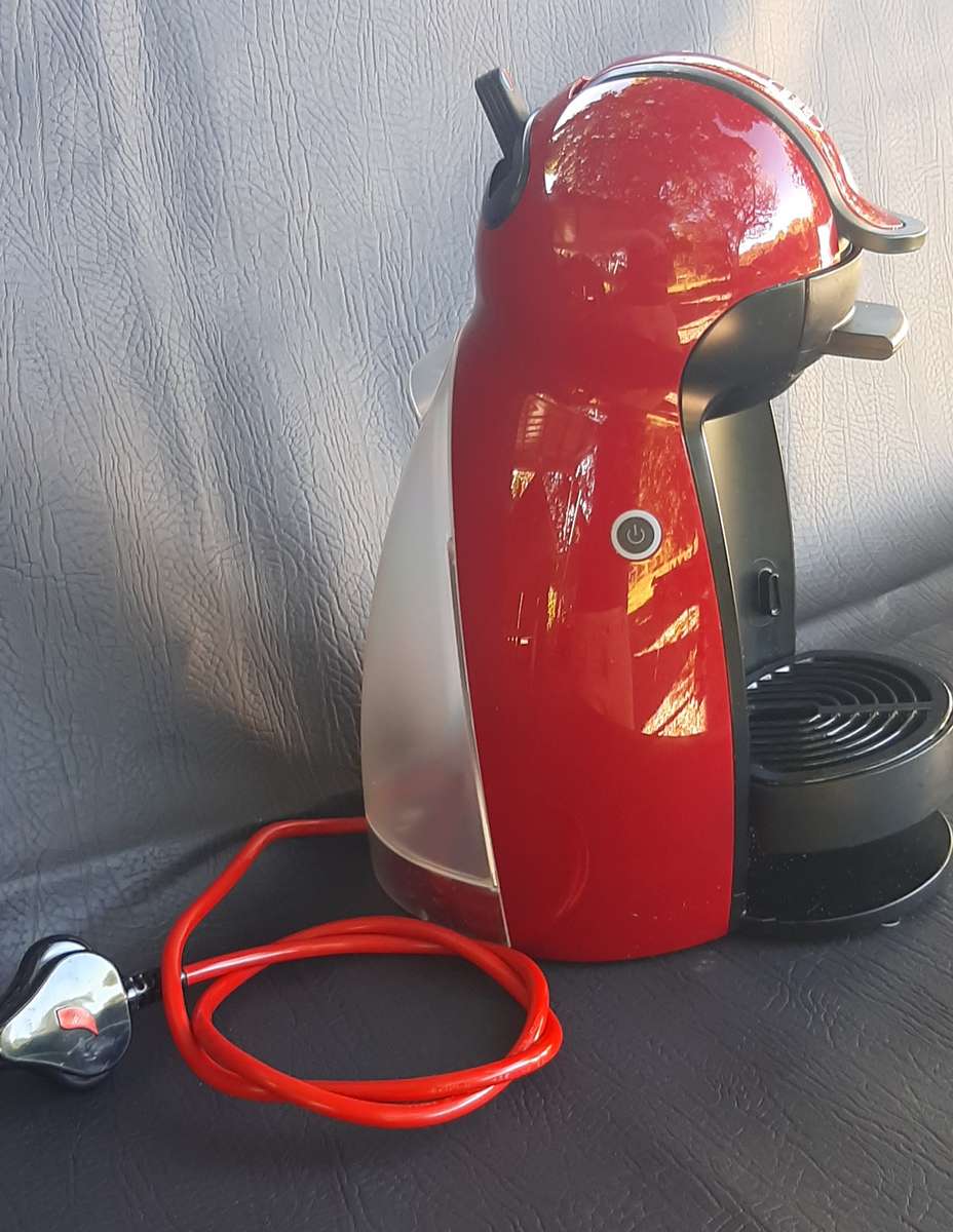 NESCAFE DOLCE GUSTO COFFEE MACHINE - EXCELLENT CONDITION!