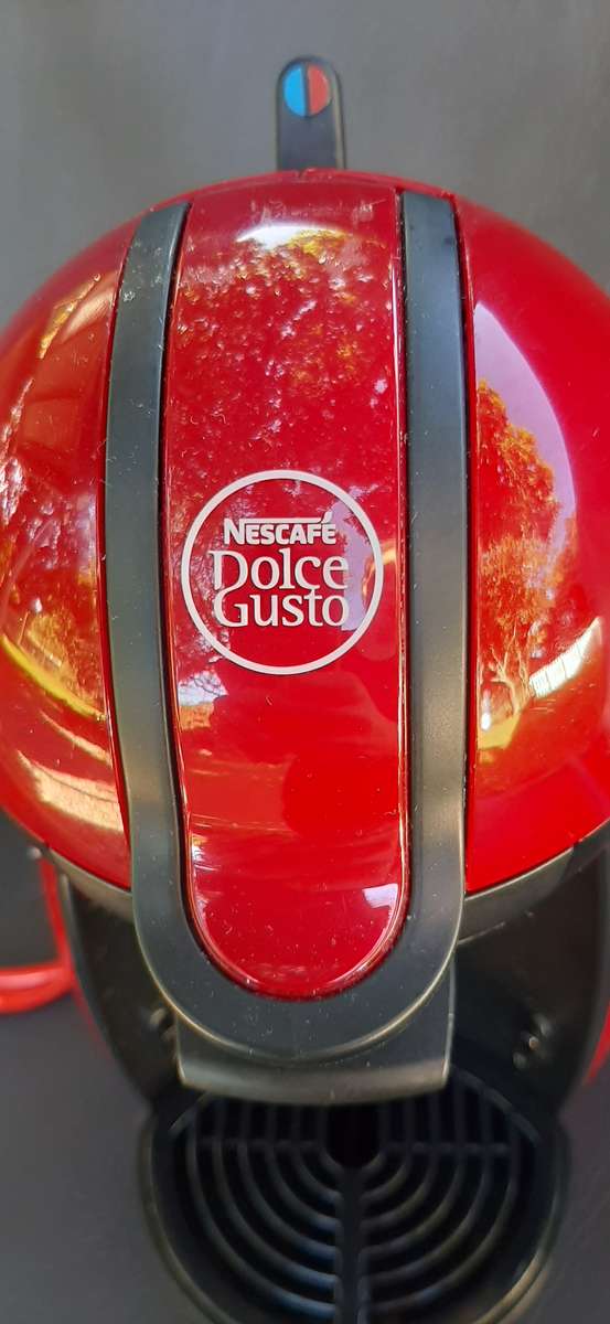NESCAFE DOLCE GUSTO COFFEE MACHINE - EXCELLENT CONDITION!