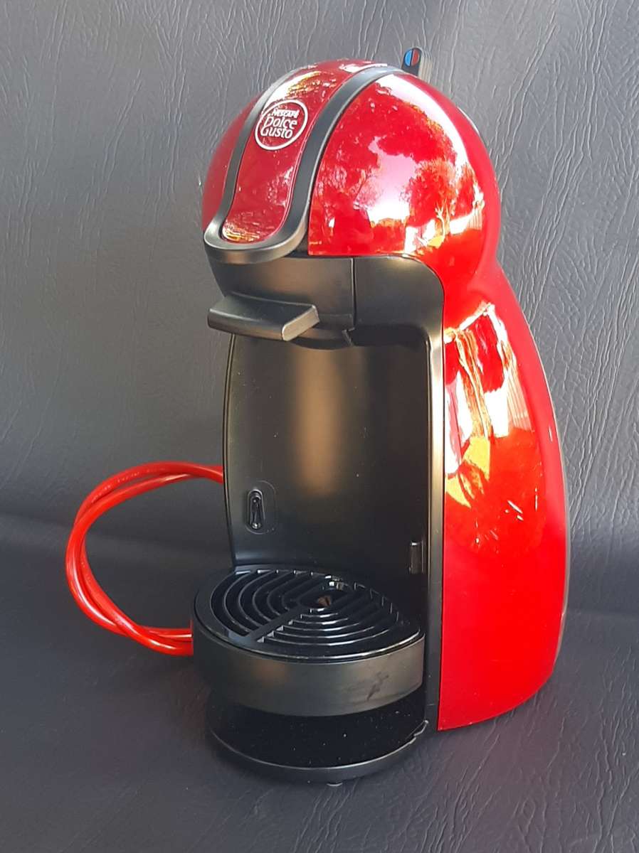 NESCAFE DOLCE GUSTO COFFEE MACHINE - EXCELLENT CONDITION!