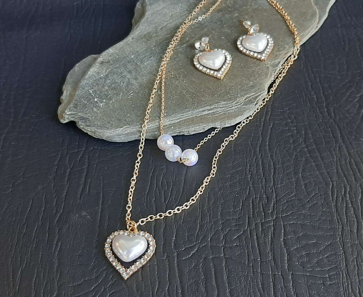 ELEGANT HEART-THEMED JEWELLERY SET - ACRYLIC PEARLS & DIAMANTE ACCENTS