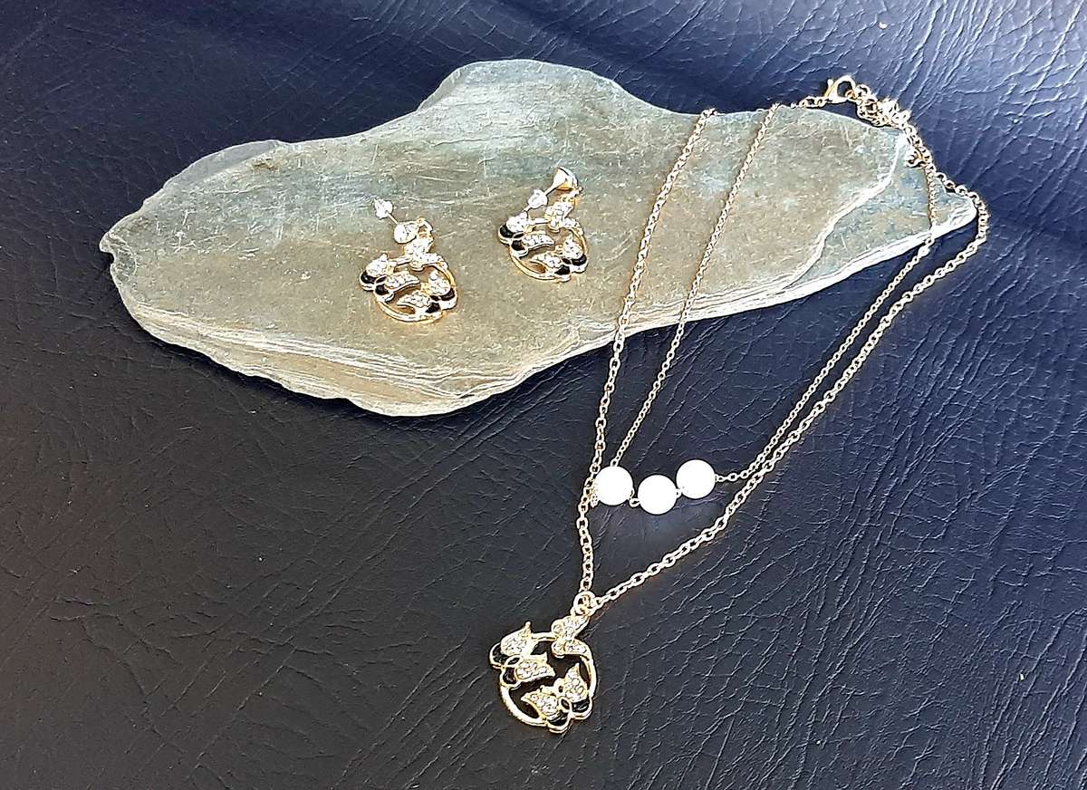 ELEGANT BUTTERFLY-THEMED JEWELLERY SET - ACRYLIC PEARLS & DIAMANTE ACCENTS