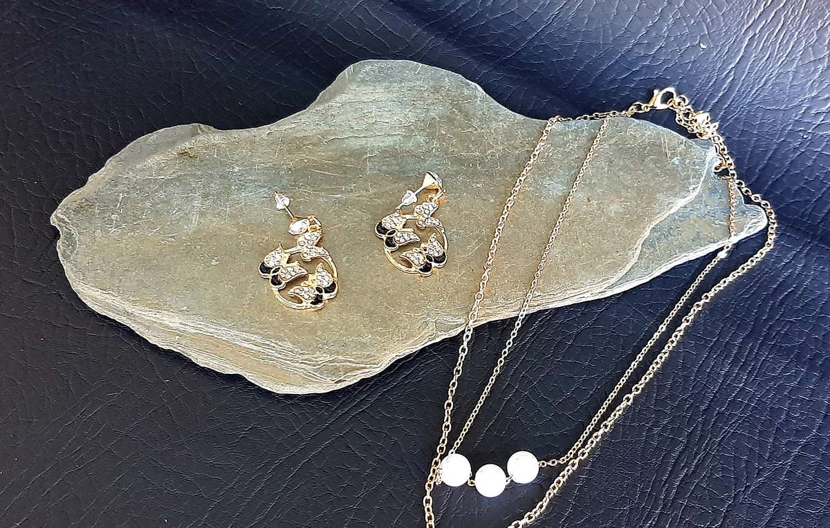 ELEGANT BUTTERFLY-THEMED JEWELLERY SET - ACRYLIC PEARLS & DIAMANTE ACCENTS