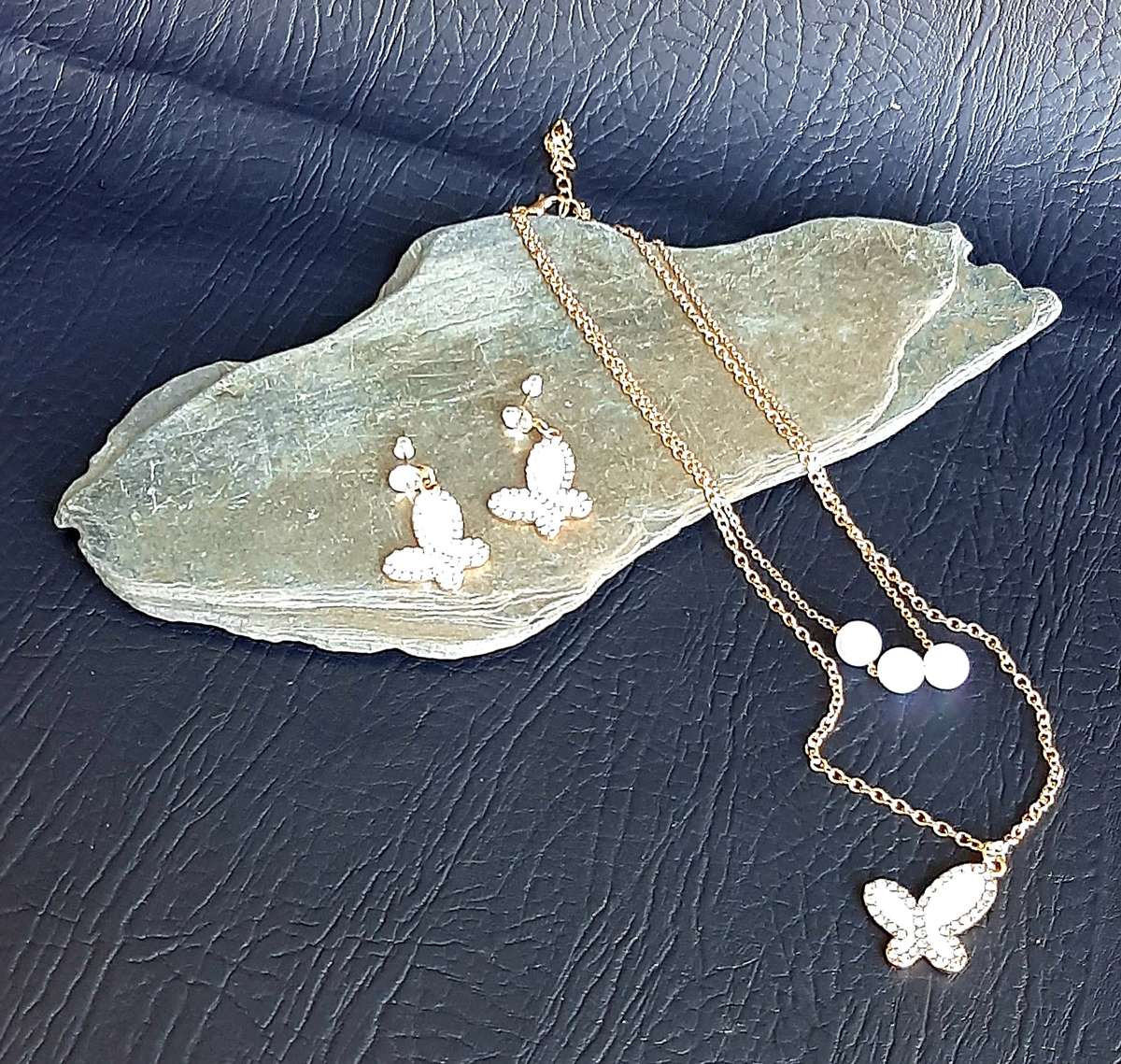 ELEGANT BUTTERFLY-THEMED JEWELLERY SET - ACRYLIC PEARLS & DIAMANTE ACCENTS