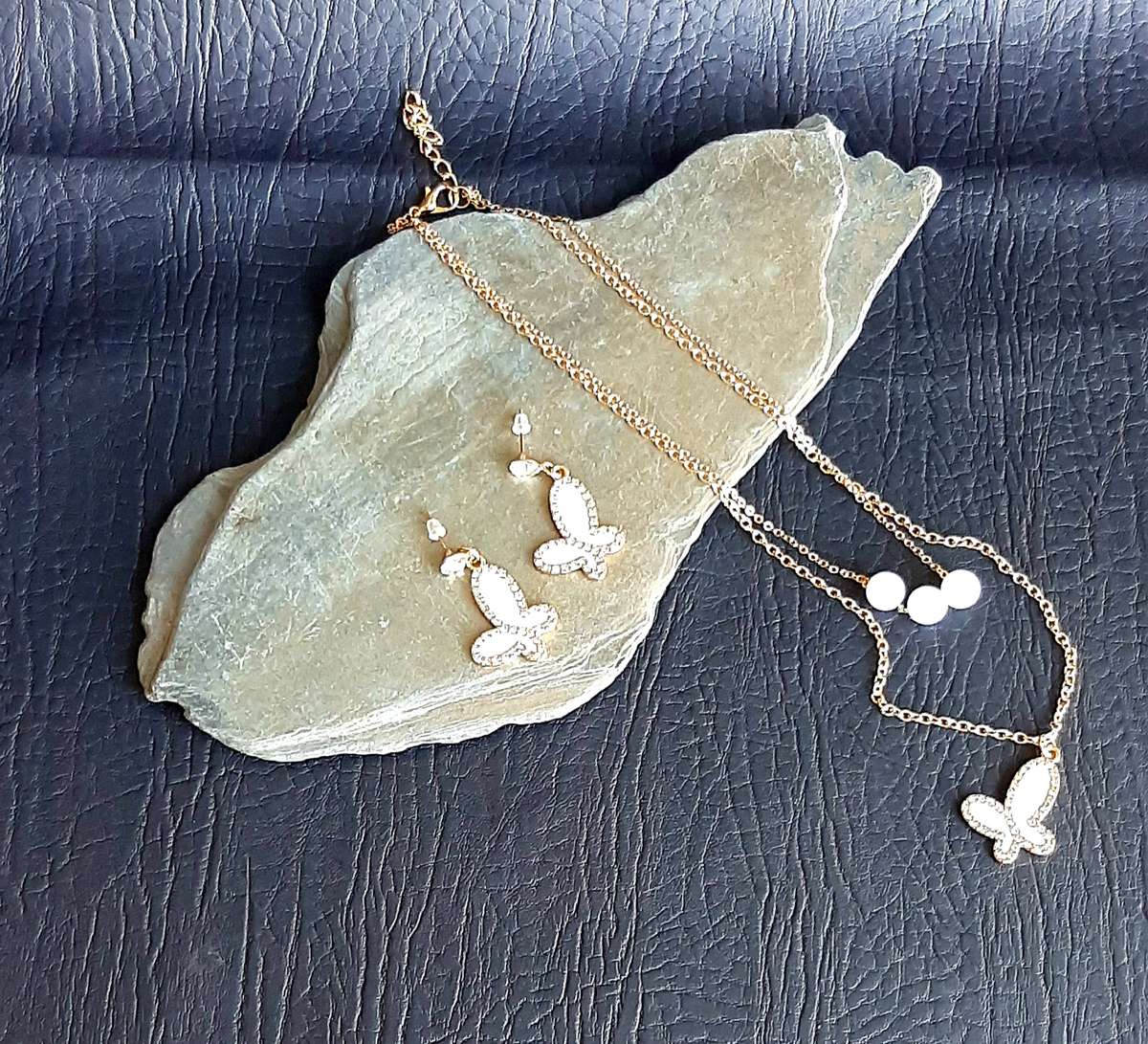 ELEGANT BUTTERFLY-THEMED JEWELLERY SET - ACRYLIC PEARLS & DIAMANTE ACCENTS