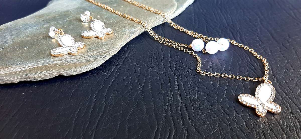 ELEGANT BUTTERFLY-THEMED JEWELLERY SET - ACRYLIC PEARLS & DIAMANTE ACCENTS