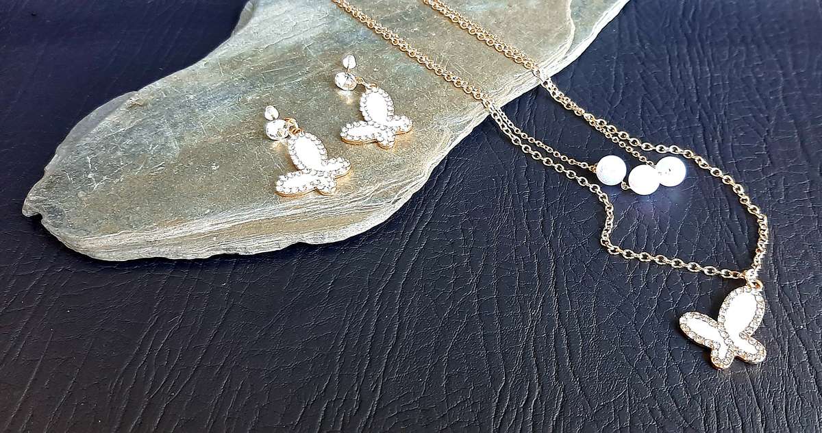 ELEGANT BUTTERFLY-THEMED JEWELLERY SET - ACRYLIC PEARLS & DIAMANTE ACCENTS