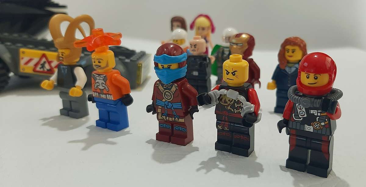 ULTIMATE LEGO COLLECTOR'S LOT - MINIFIGURES, BLOCKS & BUILDS!