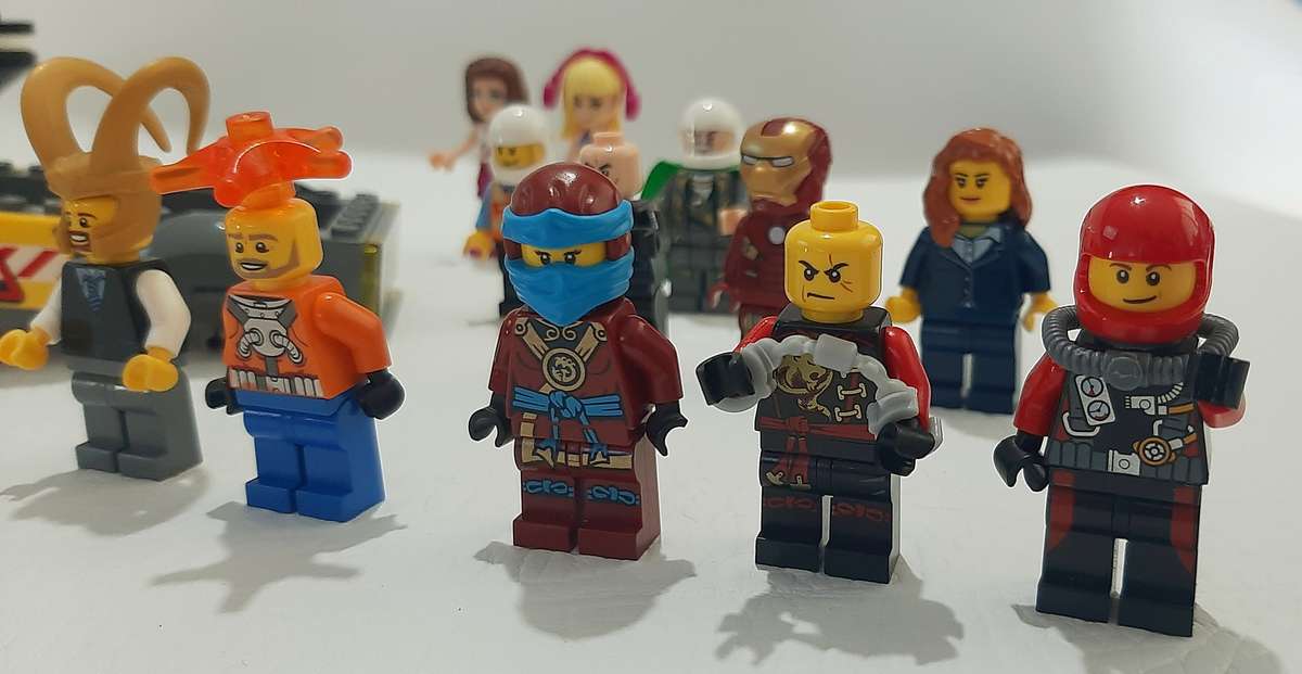 ULTIMATE LEGO COLLECTOR'S LOT - MINIFIGURES, BLOCKS & BUILDS!