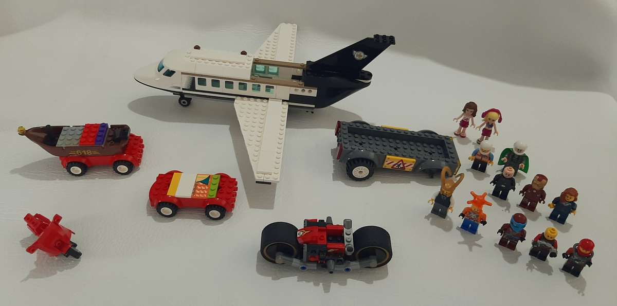 ULTIMATE LEGO COLLECTOR'S LOT - MINIFIGURES, BLOCKS & BUILDS!