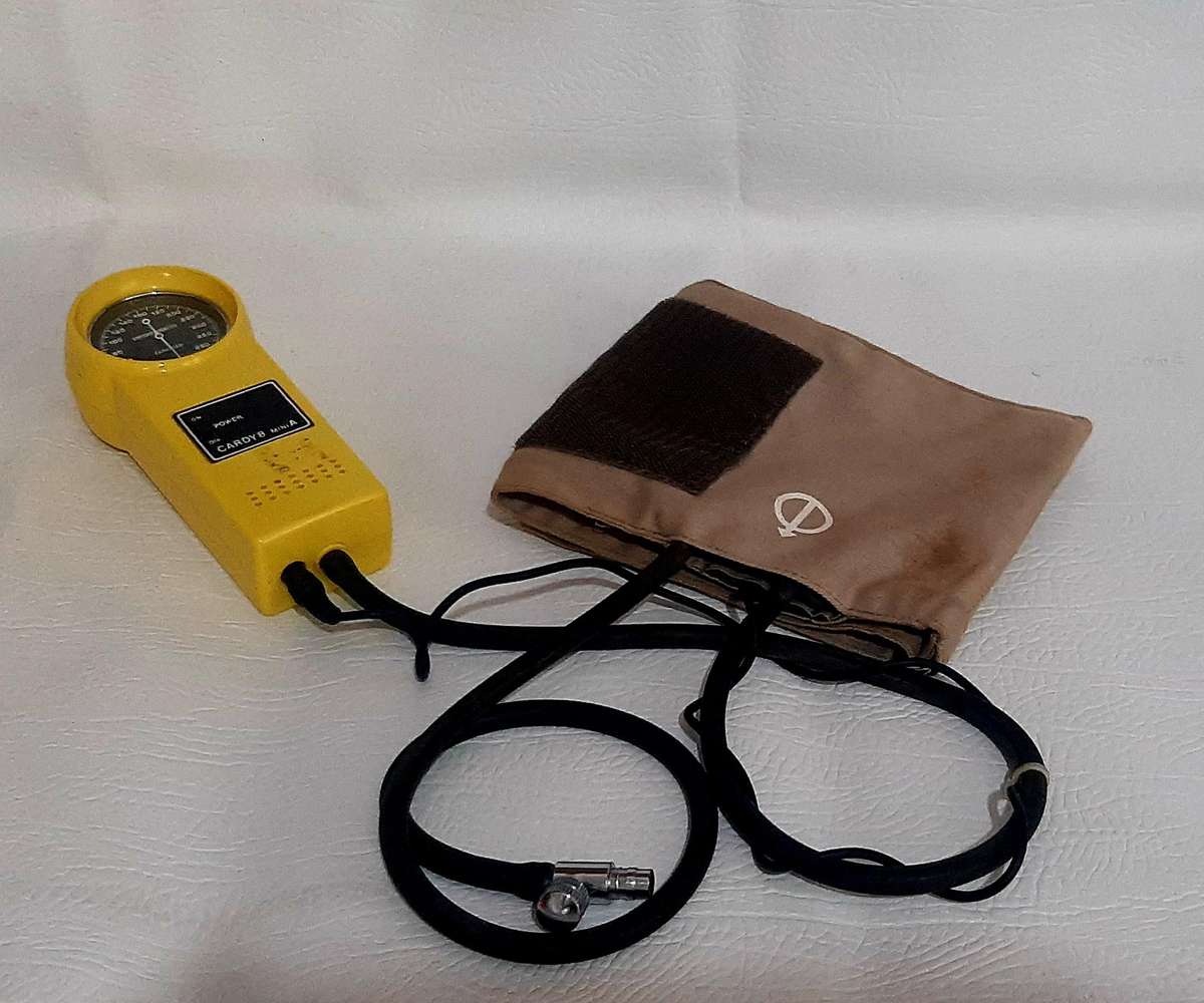 RARE VINTAGE CARDY8 SPHYGMOMANOMETER - A COLLECTOR'S GEM!