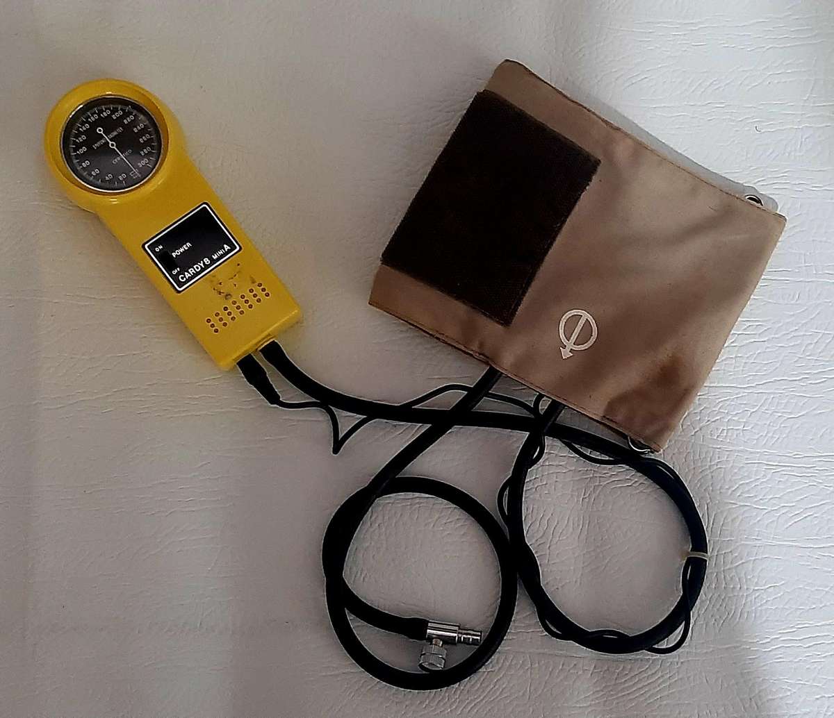 RARE VINTAGE CARDY8 SPHYGMOMANOMETER - A COLLECTOR'S GEM!