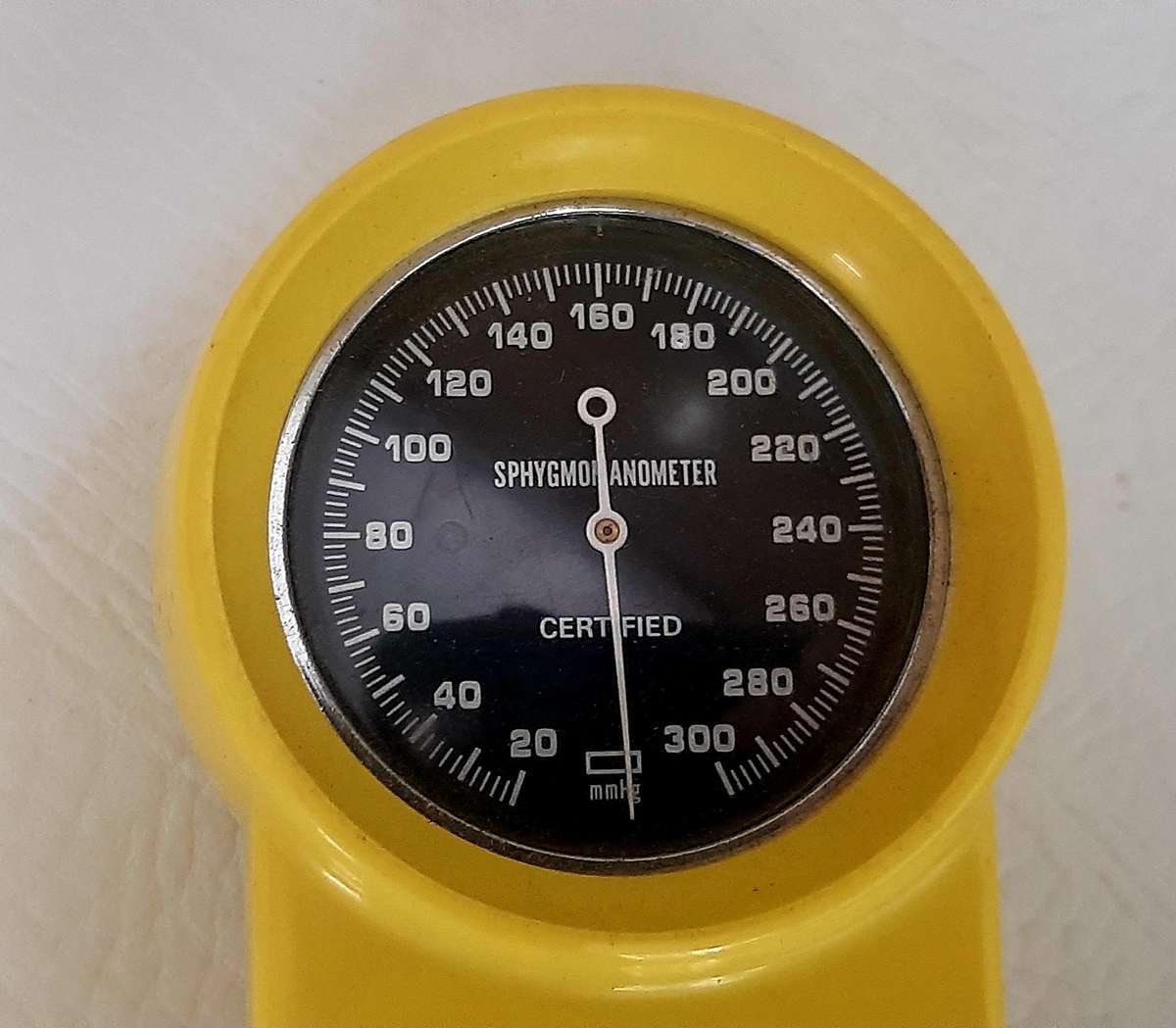 RARE VINTAGE CARDY8 SPHYGMOMANOMETER - A COLLECTOR'S GEM!