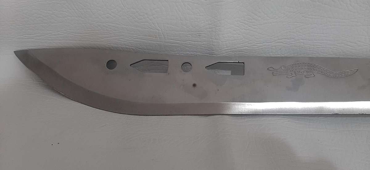 RARE CROCODILE-ENGRAVED TACTICAL KNIFE - 61cm FULL LENGTH