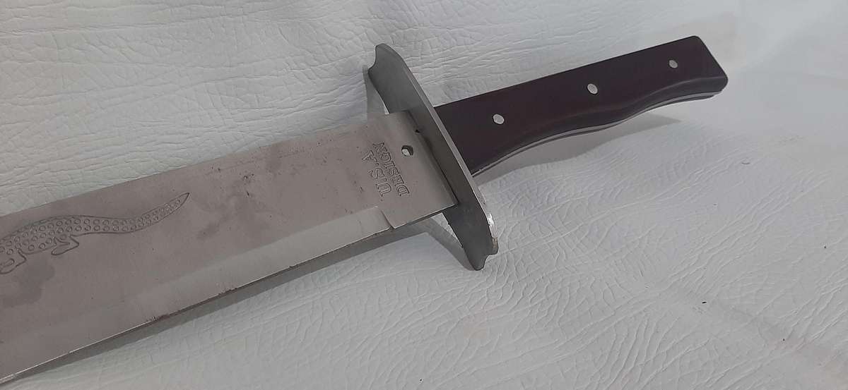 RARE CROCODILE-ENGRAVED TACTICAL KNIFE - 61cm FULL LENGTH