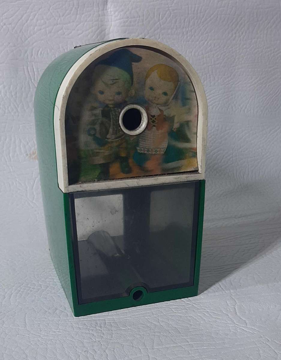 VINTAGE TOMBOW MANUAL PENCIL SHARPENER - WORKING CONDITION