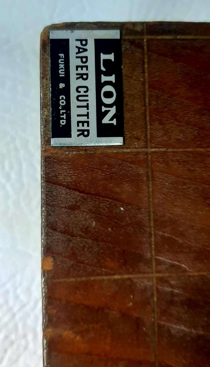 VINTAGE LION PAPER CUTTER - FULLY FUNCTIONAL & COLLECTIBLE