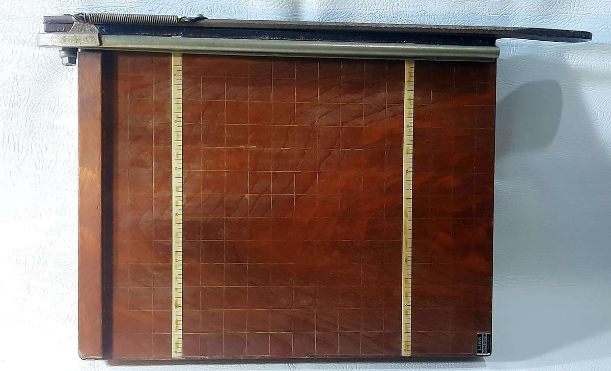 VINTAGE LION PAPER CUTTER - FULLY FUNCTIONAL & COLLECTIBLE