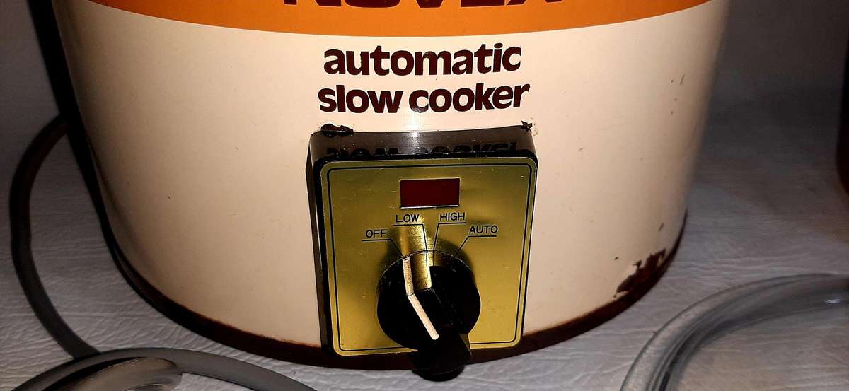 VINTAGE NOVEX AUTOMATIC SLOW COOKER - CLASSIC 1970'S RETRO KITCHENWARE