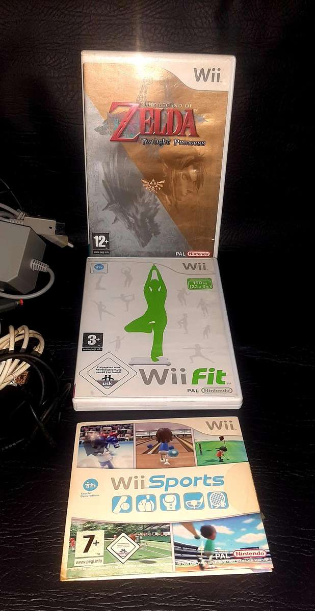 NINTENDO Wii CONSOLE (WHITE) - COMPLETE SET WITH ACCESSORIES & GAMES