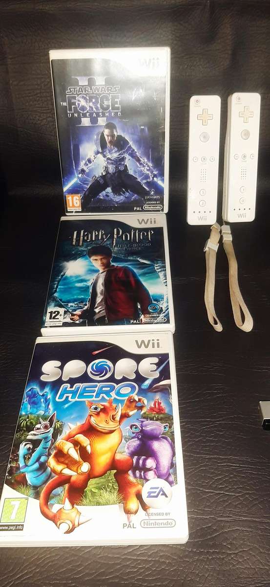 NINTENDO Wii CONSOLE (WHITE) - COMPLETE SET WITH ACCESSORIES & GAMES