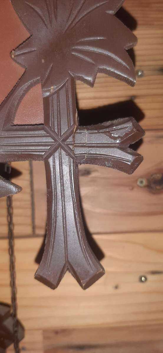 VINTAGE WOODEN CUCKOO CLOCK - CLASSIC CHARM & FUNCTIONALITY