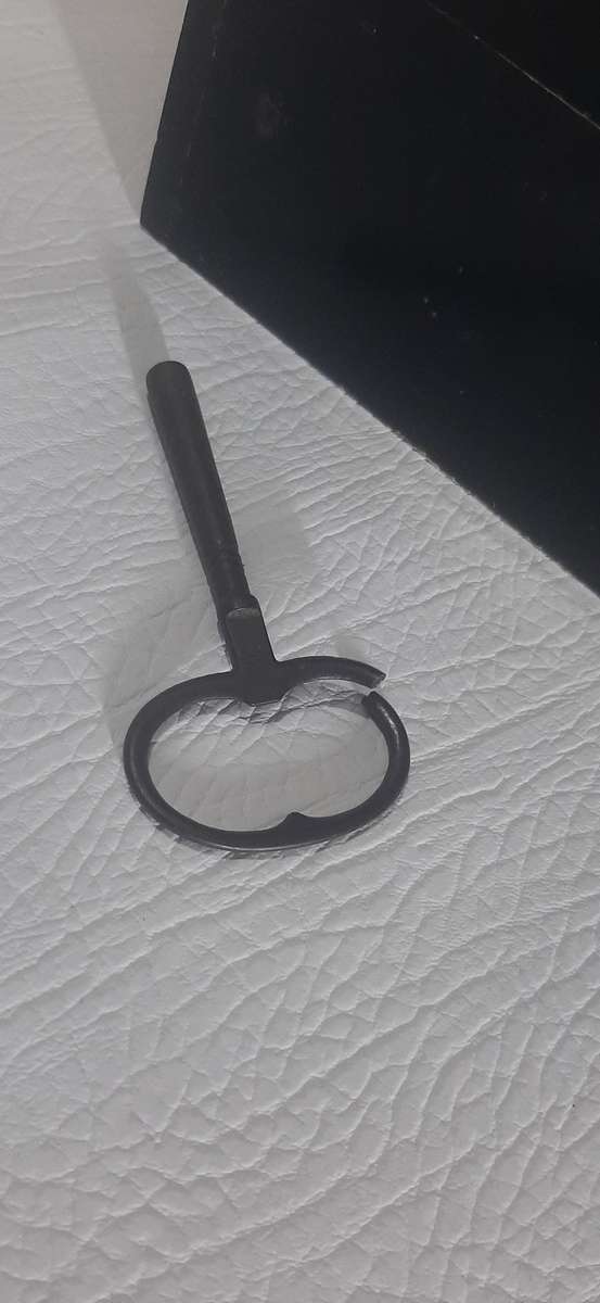 VICTORIAN SLATE MANTEL CLOCK - A TIMELESS TREASURE FROM THE 19th CENTURY