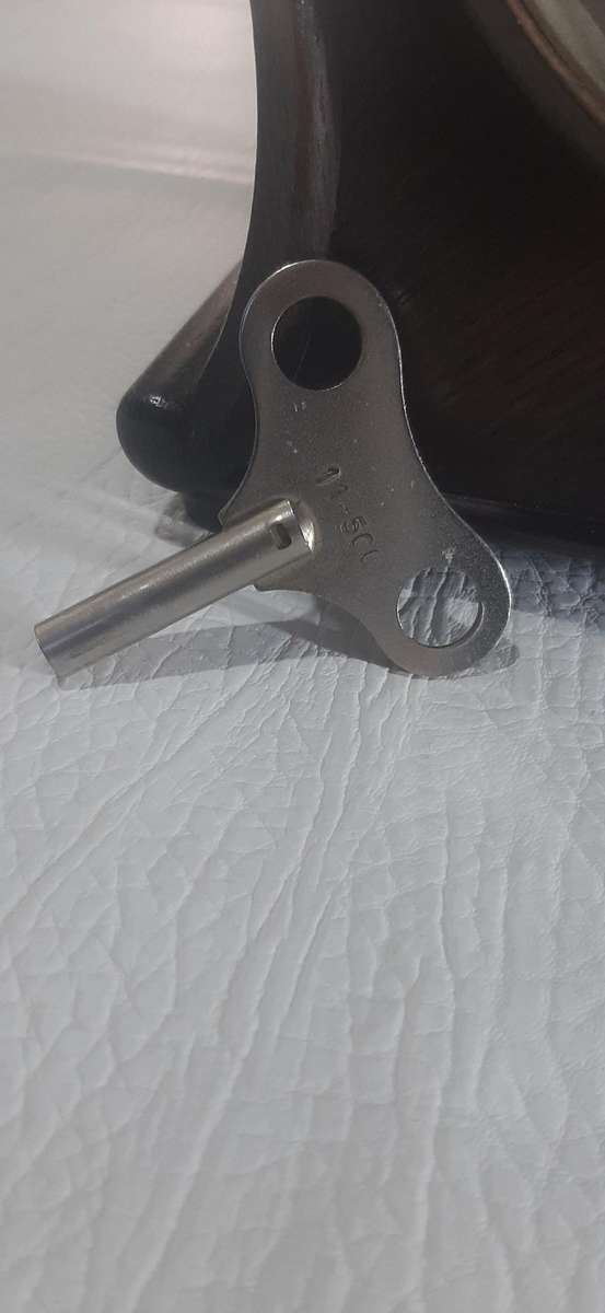 ANTIQUE KIENZLE MANTEL CLOCK - A TIMELESS GERMAN MASTERPIECE