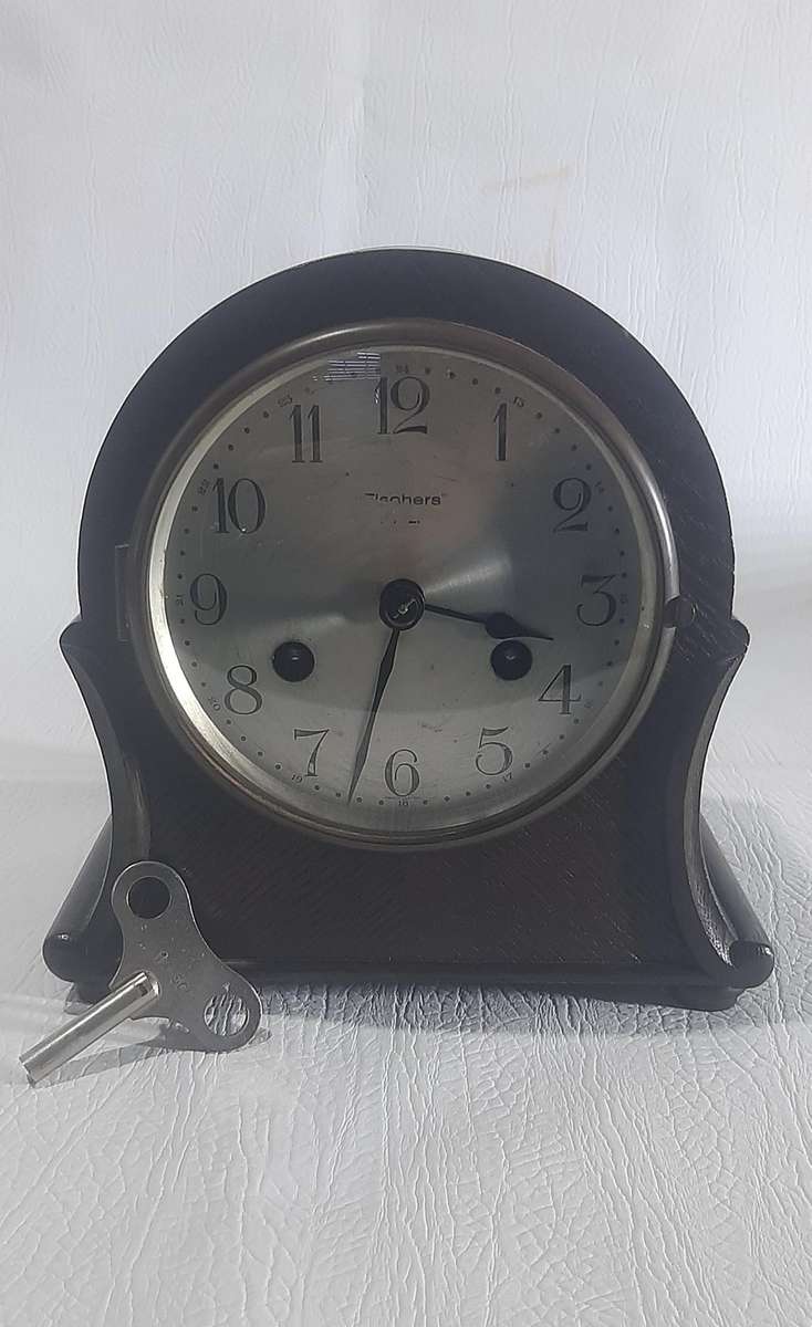 ANTIQUE KIENZLE MANTEL CLOCK - A TIMELESS GERMAN MASTERPIECE