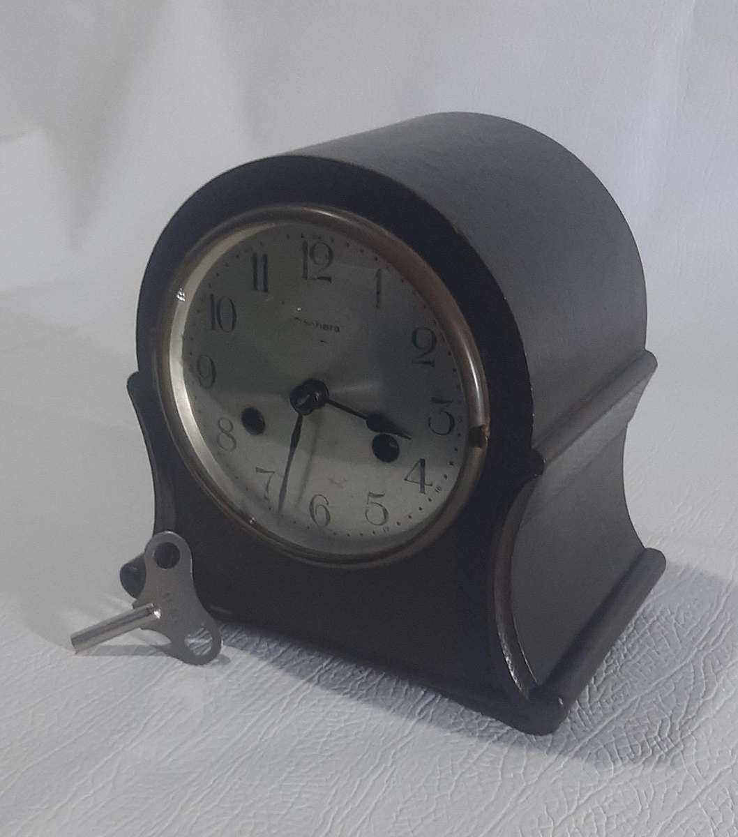 ANTIQUE KIENZLE MANTEL CLOCK - A TIMELESS GERMAN MASTERPIECE