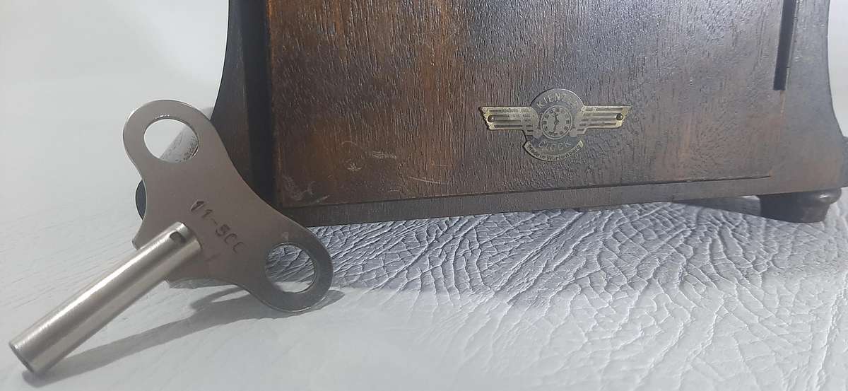 ANTIQUE KIENZLE MANTEL CLOCK - A TIMELESS GERMAN MASTERPIECE