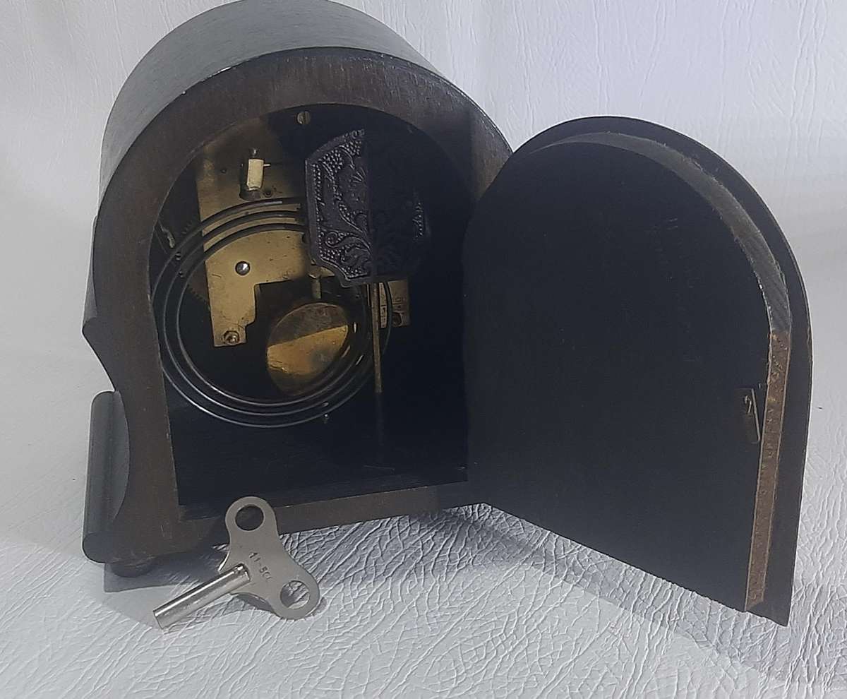 ANTIQUE KIENZLE MANTEL CLOCK - A TIMELESS GERMAN MASTERPIECE