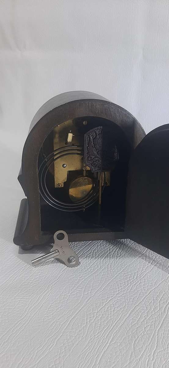 ANTIQUE KIENZLE MANTEL CLOCK - A TIMELESS GERMAN MASTERPIECE