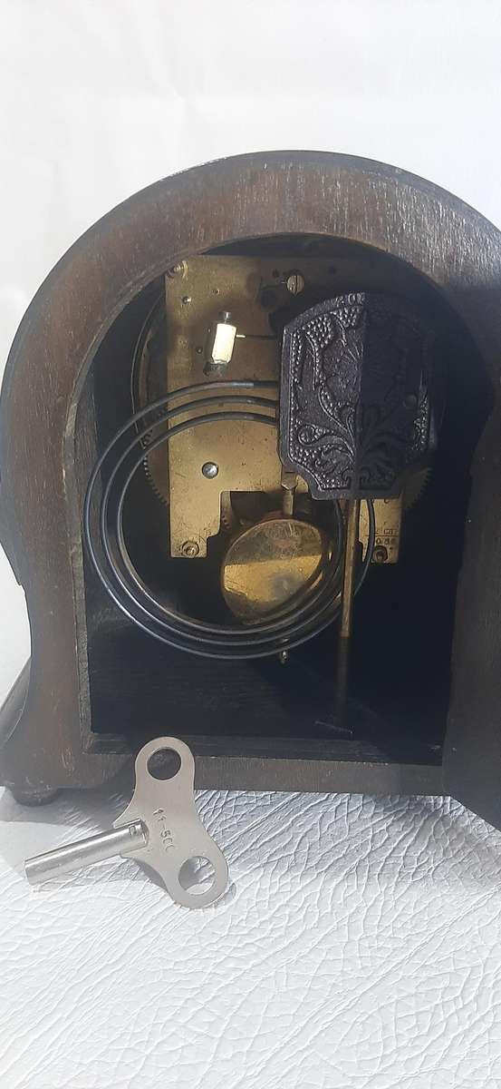 ANTIQUE KIENZLE MANTEL CLOCK - A TIMELESS GERMAN MASTERPIECE