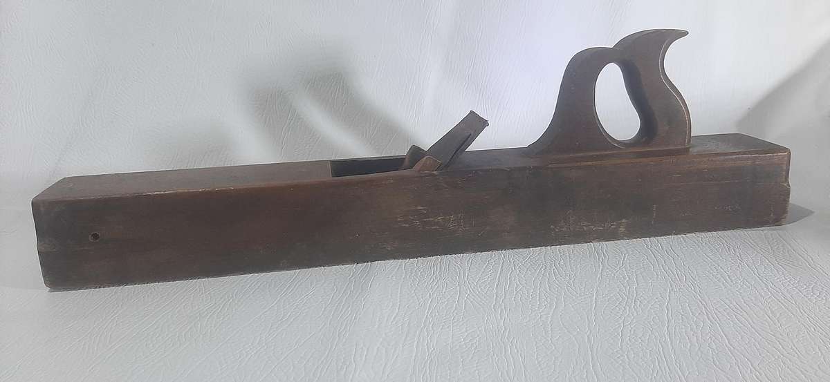 VINTAGE HANDCRAFTED WOOD PLANER - A TIMELESS TOOL OF MASTERY (61cm)
