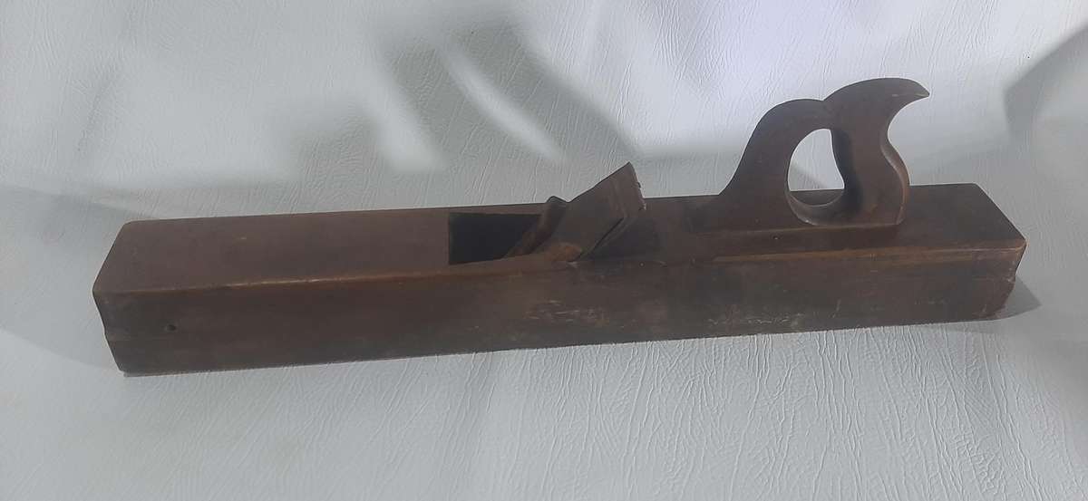 VINTAGE HANDCRAFTED WOOD PLANER - A TIMELESS TOOL OF MASTERY (61cm)
