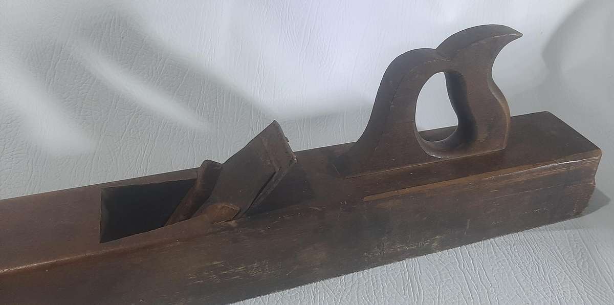 VINTAGE HANDCRAFTED WOOD PLANER - A TIMELESS TOOL OF MASTERY (61cm)