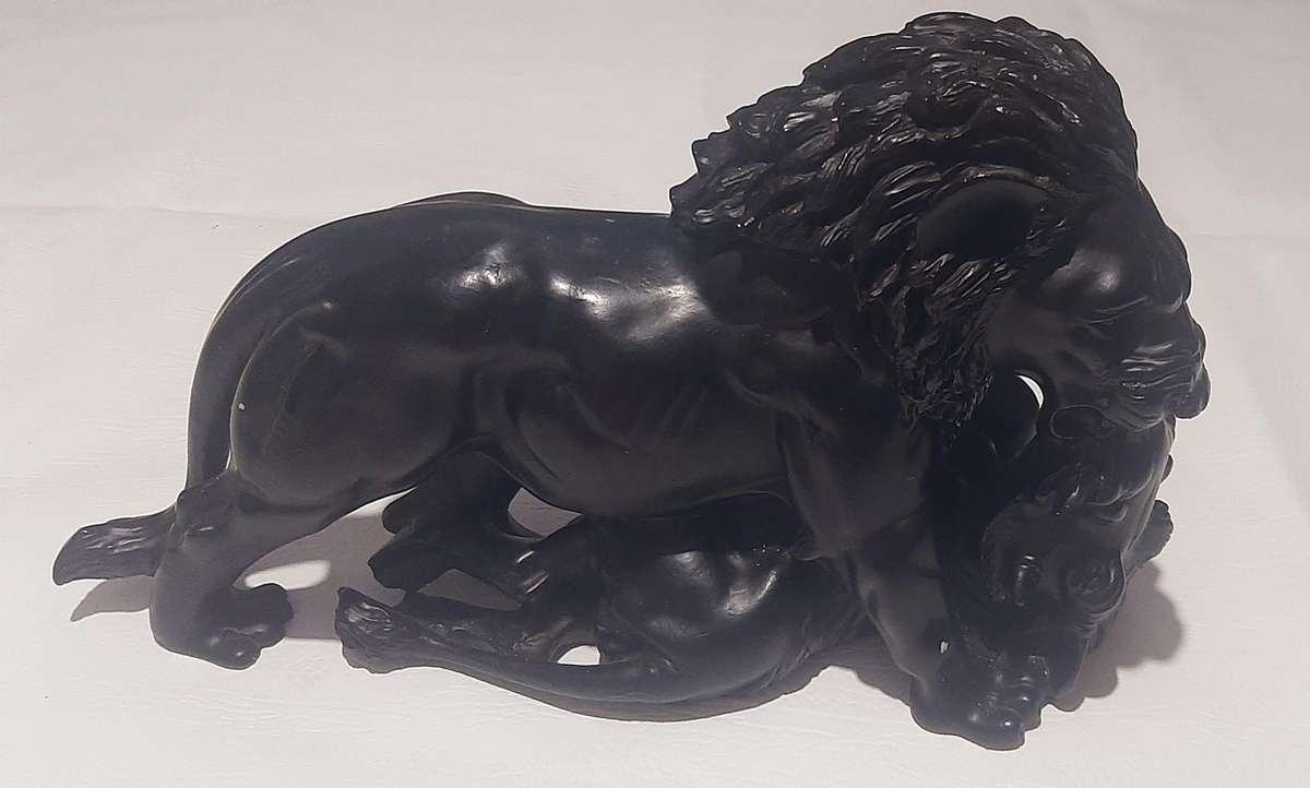 MAJESTIC LION vs WARTHOG RESIN SCULPTURE - EXQUISITE WILDLIFE ART