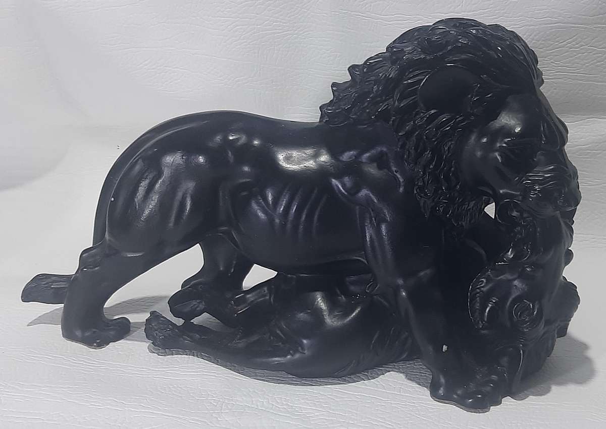 MAJESTIC LION vs WARTHOG RESIN SCULPTURE - EXQUISITE WILDLIFE ART